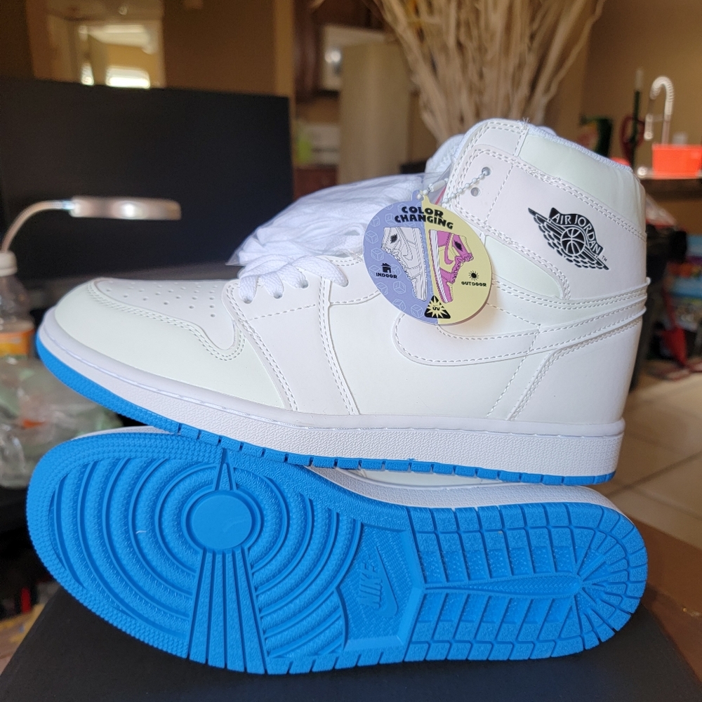 (COLOR CHANGING) Nike Air Jordan Retro 1's